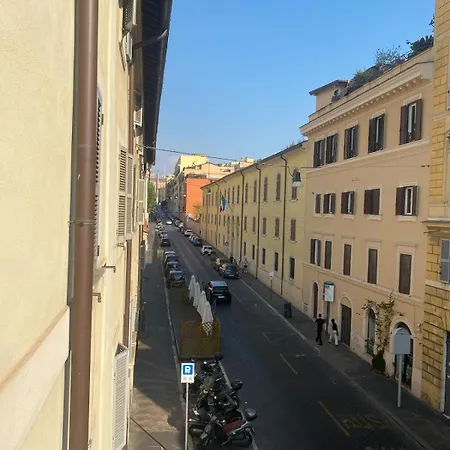 Near The Colosseum 罗马